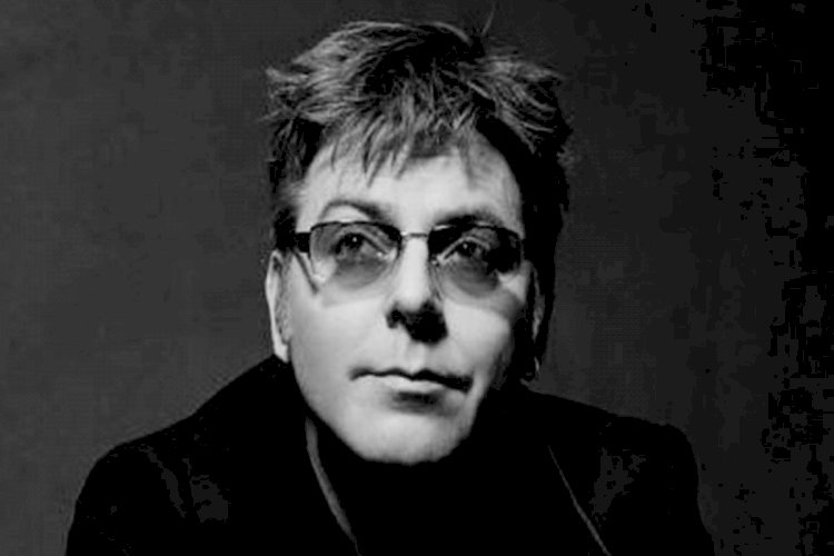 Morre Andy Rourke, baixista do The Smiths, aos 59 anos