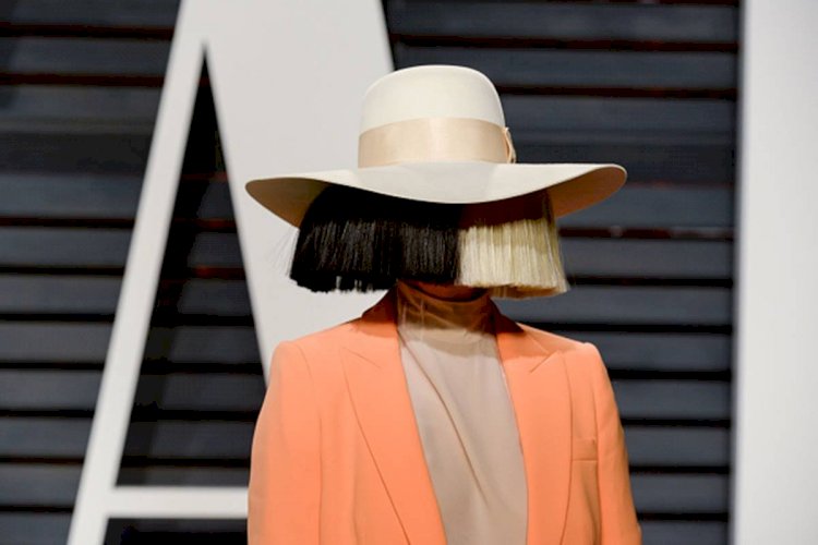 Sia revela autismo aos 47. Por que diagnósticos tardios aumentaram?