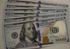 Dólar cai e fecha a R$ 4,77, menor patamar em mais de um ano. É hora de comprar?