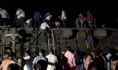 Vídeo: trem descarrila na Índia e deixa 233 mortos