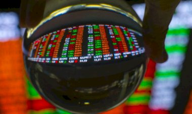 Ibovespa fecha em alta com expectativa de queda dos juros no Brasil; dólar cai para R$ 4,87, menor valor em mais de 1 ano