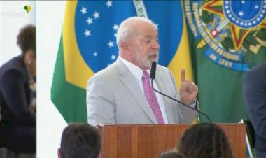 Presidente do Banco Central deve explicações por juros altos ao povo brasileiro, diz Lula em live