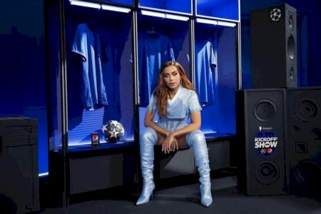 Anitta encanta na final da Champions League e é exaltada na web