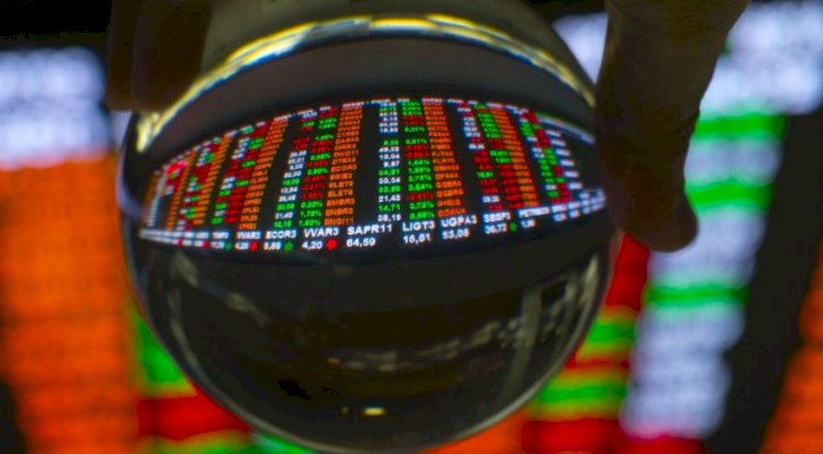 Ibovespa fecha em alta com expectativa de queda dos juros no Brasil; dólar cai para R$ 4,87, menor valor em mais de 1 ano