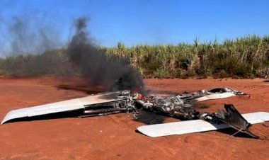 Avião suspeito é perseguido pela FAB no Paraná e faz pouso forçado; piloto incendeia aeronave