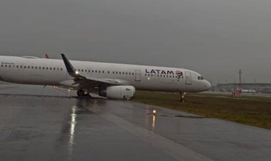 Avião da Latam derrapa em pouso, sai da pista e fecha aeroporto em Florianópolis; veja vídeo