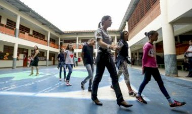 Governo Lula encerra programa de escolas cívico-militares criado por Bolsonaro