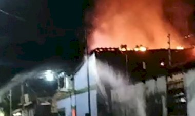 Casa pega fogo em Manaus após morador esquecer ferro de passar roupa ligado em cima da cama