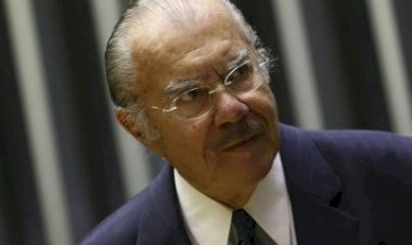 José Sarney sofre queda em casa e é hospitalizado aos 93 anos