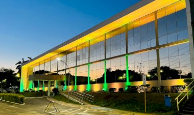 Sede da Prefeitura de Manaus se veste de verde e amarelo na torcida pelo Mundial feminino de futebol