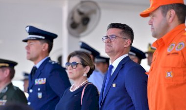 Prefeito recebe Medalha Mérito Santos Dumont durante cerimônia alusiva aos 150 anos do patrono da Aeronáutica