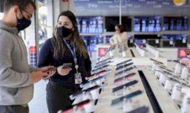 Vendas do varejo ficam estáveis em junho e têm alta de 1,3% no semestre, diz IBGE