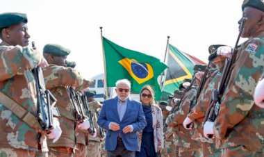 Lula desembarca na África do Sul para a 15ª Cúpula dos Brics