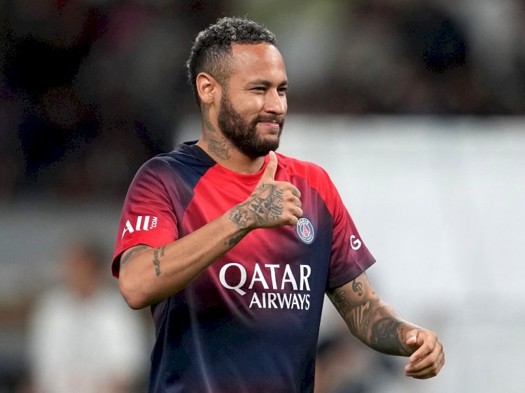 Neymar chega a acordo com Barcelona e espera liberação do PSG, diz TV