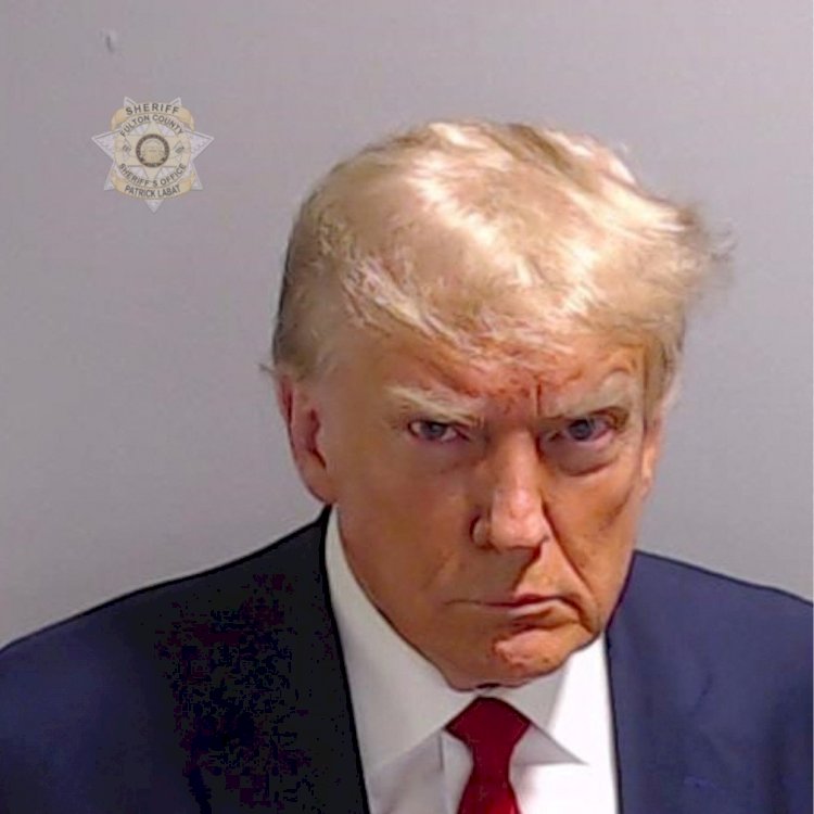 Polícia divulga 'mug shot' de Donald Trump