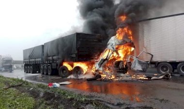 Veículos engavetam em grave acidente na BR-277, em Balsa Nova; PRF diz que pelo menos seis pessoas morreram