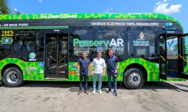 Prefeito entrega primeiro ônibus 100% elétrico da região Norte
