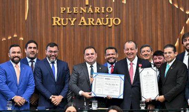 Sob a presidência de Roberto Cidade, Aleam homenageia senador Omar Aziz com título de Cidadão do Amazonas e com a medalha Ruy Araújo