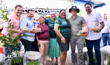 Prefeito fomenta citricultura com a entrega de 14 mil mudas para produtores rurais da capital