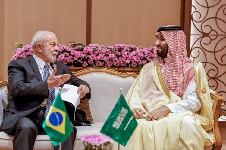 Lula se reúne com príncipe saudita que deu joias a Bolsonaro