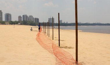Praia da Ponta Negra recebe cerquite para delimitação física da interdição para o banho
