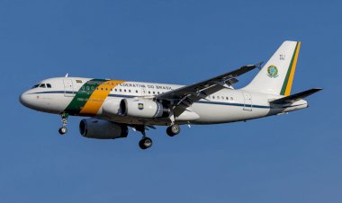 Resgatados de Israel fazem vídeos em avião: 'Eu sou brasileiro com muito orgulho, com muito amor'