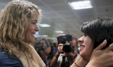 Emocionados, parentes recebem repatriados de Israel em Brasília