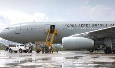Segundo avião da FAB chega ao Brasil trazendo 214 resgatados de Israel