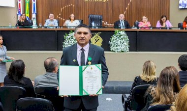 Roberto Cidade ressalta importância dos educadores com a entrega da Medalha ‘Professora Ignês de Vasconcellos Dias’