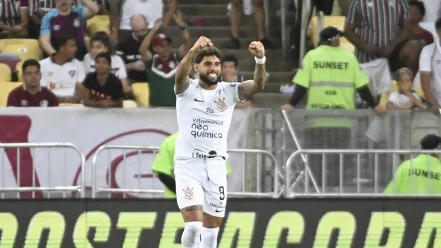 Em jogo de golaços, Fluminense e Corinthians empatam no Maracanã