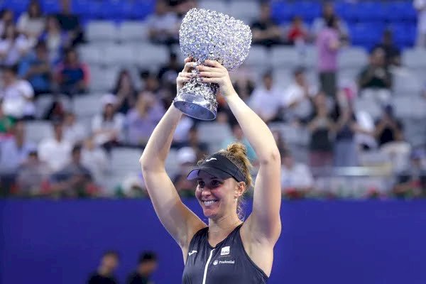 Bia Haddad é campeã do WTA Elite Trophy e alcança maior título da carreira