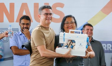 Prefeito entrega itens da primeira fase do programa ‘Empreende Manaus' beneficiando 782 empreendedores