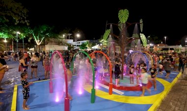 Prefeito David Almeida entrega a primeira praça molhada de Manaus na zona Sul