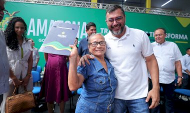 Em Parintins, Wilson Lima entrega 281 títulos definitivos de imóveis para famílias da comunidade Pascoal Alaggio