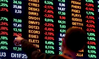 Ibovespa fecha em alta de 2,29% e renova máxima em 2 anos; dólar cai 0,9%, a R$ 4,86