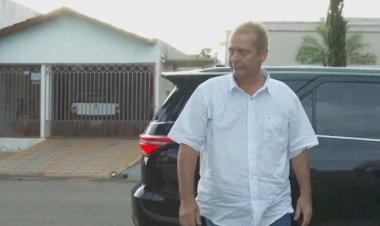 Prefeito que atirou 15 vezes contra ex se entrega à polícia em Goiás