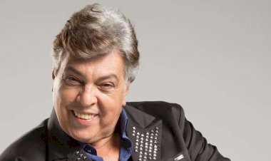 Sidney Magal canta 'Sandra Rosa Madalena' em avião a pedido de piloto; assista