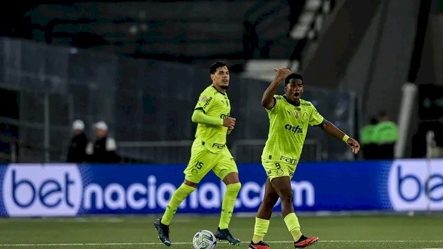 Botafogo pega virada do Palmeiras que diminui a vantagem para 3 pontos, Bragantino vence e diminui a vantagem para 4 pontos do líder Botafogo.