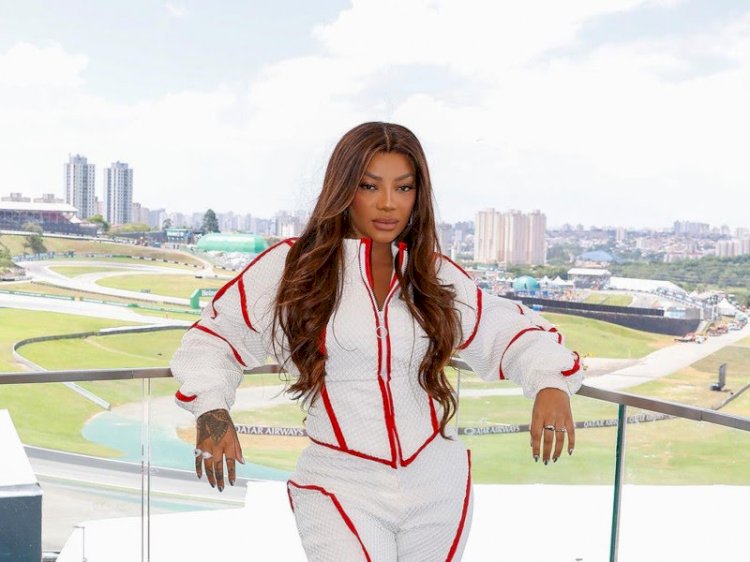 Ludmilla explica erro ao cantar Hino Nacional durante GP do Brasil