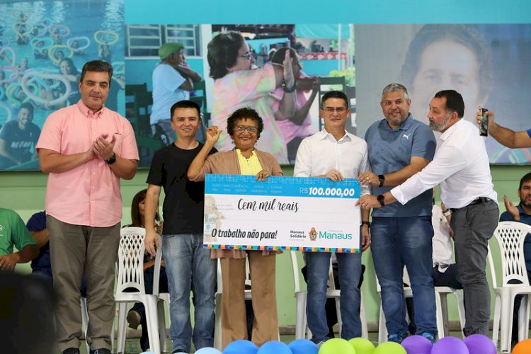 Prefeito entrega equipamentos para 69 instituições de Manaus para atender 78 mil pessoas