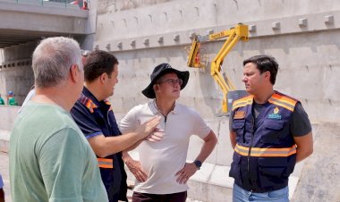 Prefeito vistoria obras em fase final de complexo viário e creche municipal