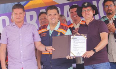 Prefeito assina ordem de serviço para o desassoreamento de igarapés de Manaus com recurso do governo federal