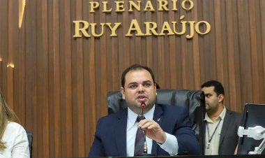 Presidente Roberto Cidade comanda votação que apreciou 150 matérias legislativas