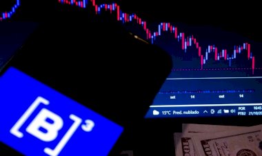 Ibovespa sobe aos 131 mil pontos e tem novo recorde histórico, com juros dos EUA no radar; dólar cai