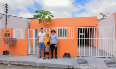 Prefeito entrega mais seis novas residências do ‘Morar Melhor’ na véspera de Natal