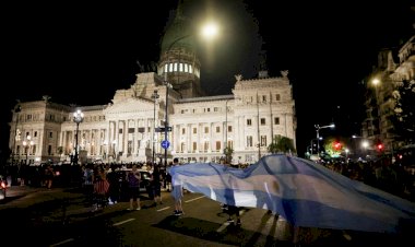 Governo Milei não renovará contrato de cerca de 5 mil funcionários públicos