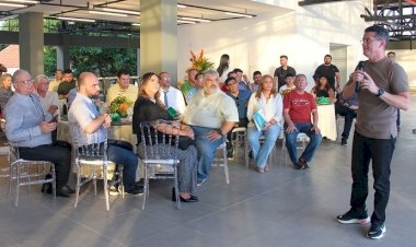 Prefeito David Almeida reúne o trade turístico para apresentar o mirante Lúcia Almeida e projetos para o Centro Histórico