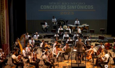 Série Rio Negro lota Teatro Amazonas no último concerto da temporada . Estreia amazonense da obra “À Brasiliana” foi o destaque da noite