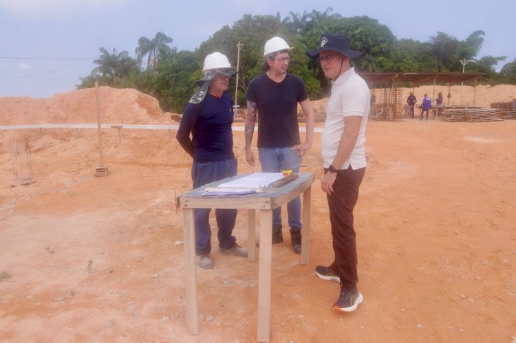 Prefeito visita obra em andamento do Terminal de Integração 7 na zona Norte