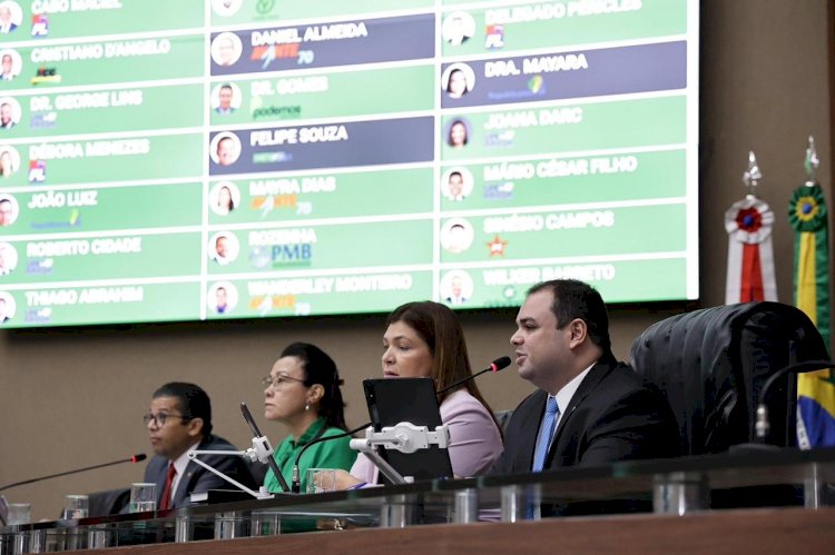 Presidente Roberto Cidade comanda votação que aprovou Lei Orçamentária Anual do Estado e Plano Plurianual 2024-2027